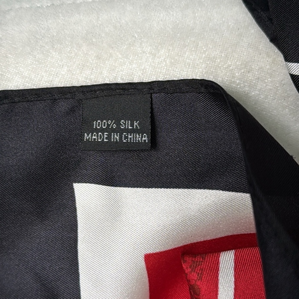 Mad Men Limited Edition Silk Collector Scarf End of an Era Red and Black - Picture 7 of 11